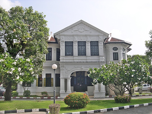 ���͹����������� 红毛楼